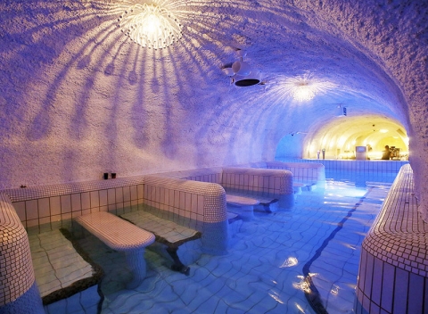 Maďarské kúpele Eger: hotel pri zámku, polpenzia, wellness + celodenný vstup do termálov.