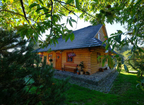 Chata pri rozprávkovom potoku. Prenájom plne vybavenej rozprávkovej drevenice pre 9 osôb.