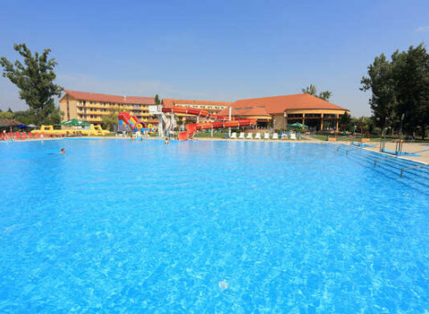 Oddych vo Wellness Hotel Patince**** s neobmedzeným vstupom do bazénového sveta.