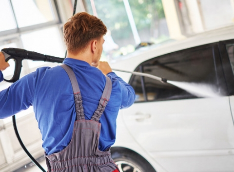 Umytie auta s pastovaním karosérie nano-technológiu - čisté a lesknúce sa auto za pár minút.