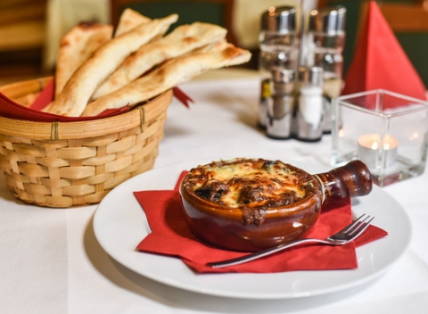 Zapekané slimáky s pizza štanglami - tradičná francúzska pochúťka priamo v Bratislave.