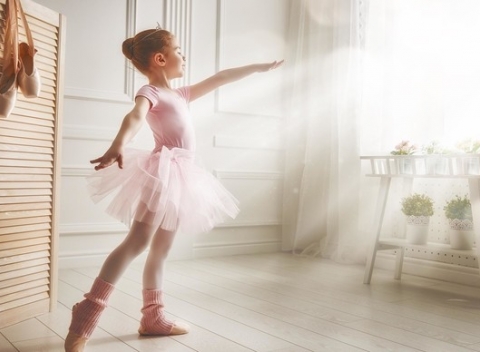 Baletné kurzy pre deti od 3 do 14 rokov, naučia malé princezné správne držanie tela.