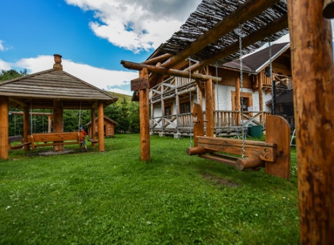 Dovolenka v penzióne Gazdovský dvor v Bešeňovej s neopakovateľnou atmosférou vidieckeho sídla.