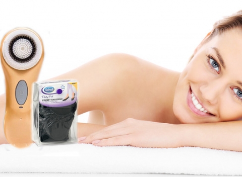 Zbavte sa nečistôt na pleti efektívne a šetrne. Sonický čistič pleti PureSkin + balerínky ako darček.