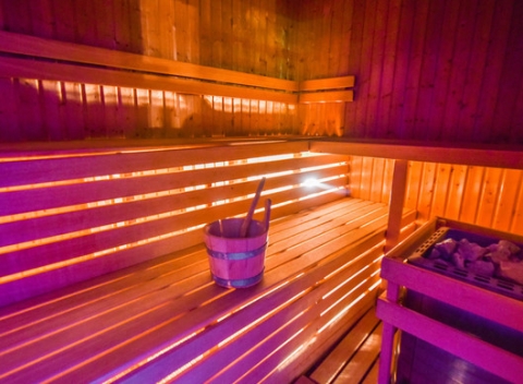 Doprajte si dvojhodinový relax v priestrannom wellnesscentre penziónu Raki***.