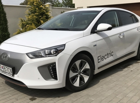 Nezabudnuteľná hodinová jazda na ekologickom elektromobile Hyundai IONIQ.
