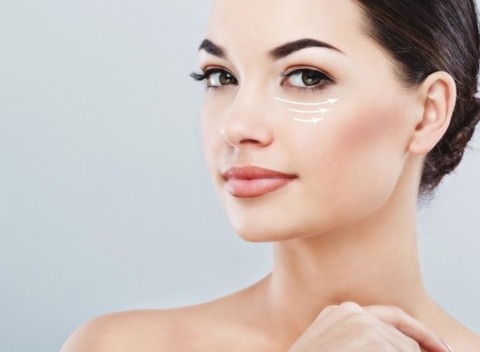 Neinvazívne omladenie a redukcia jaziev s frakčnou mikroihličkovou rádiofrekvenciou v Cosmed.