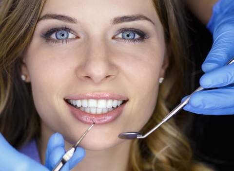 Dentálna hygiena s pieskovaním, vďaka ktorej budete mať dôvod na úsmev.