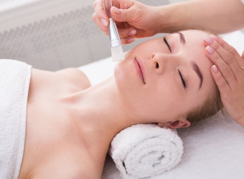 Kozmetické ošetrenia pre krásnu a čistú pleť bez nedokonalostí, jaziev, vrások.