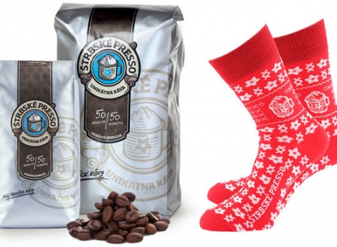 Vezmite 0,5 kg kávy Štrbské Presso a ponožky s čičmianskym vzorom dostanete zadarmo.