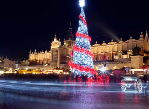Zájazd do Osvienčimu a soľnej jaskyne Wieliczka alebo vianočné trhy v Krakowe.
