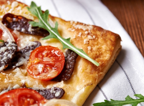 Najväčšia pizza v meste - až meter chrumkavej talianskej pochúťky v Manolo.