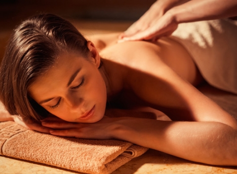 Originálna arménska masáž chrbta a šije alebo nôh v Charlie centre vás zbaví stresu i bolestí.