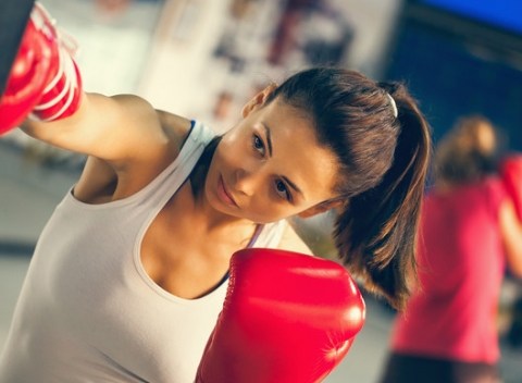 Týždenný tréning boxu pre ženy. Premeňte negatívnu energiu na pozitívne endorfíny.