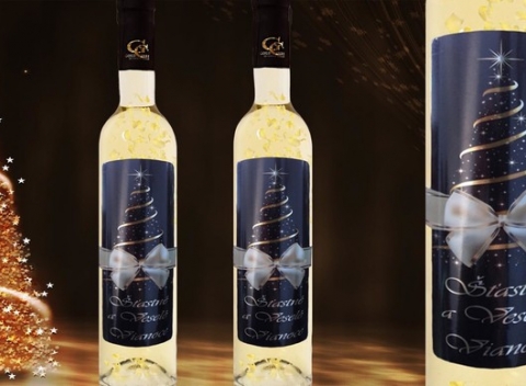 Vianočné Gold Cuvee víno s 23-karátovými lupeňmi zlata pre neobyčajné chvíle.