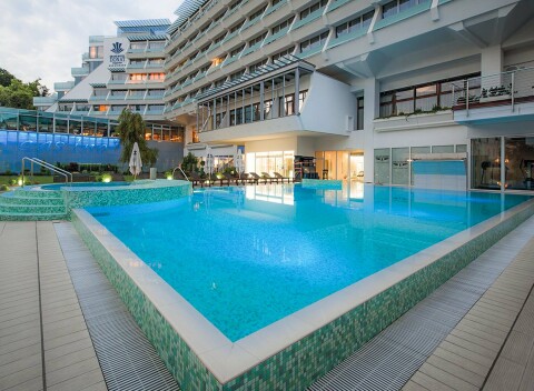 Rogaška Slatina v Grand Hoteli Donat ****superior s polpenziou a neobmedzeným wellness s bazénmi.