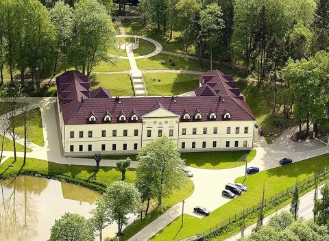 CHKO Slavkovský les: Pobyt na Zámku Kamenný Dvůr s gurmánskou polpenziou, wellness neobmedzene + piknikový kôš