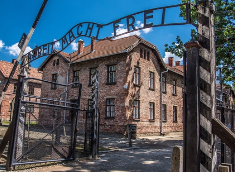 Zájazd do Osvienčimu a soľnej jaskyne Wieliczka alebo vianočné trhy v Krakowe.