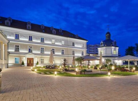 Zrekonštruovaný Hotel Royal Palace***** s polpenziu a neobmedzeným wellness.