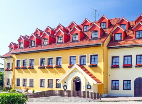 Južná Morava: Pálava medzi vinicami a pivnicami vo Wellness Hoteli Iris *** s vírivkou, zábalom a polpenziou.