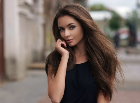 Strih a vlasová kúra, prepájanie alebo napájanie vlasov - vytúžené vlasy bez dlhého čakania.