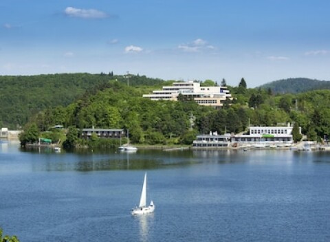 Predĺžený víkend na jazere, 1 min. autom od Brnenská priehrada v hoteli s kúpeľmi