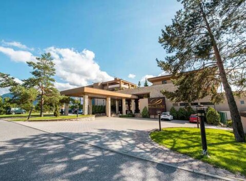 Wellness Hotel Diplomat**** v Rajeckých Tepliciach s polpenziou a bazénom aj saunami neobmedzene.