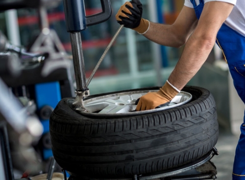 Kompletné prezutie pneumatík + vyváženie kolies. Pripravte vášho tátoša na jarnú a letnú sezónu.