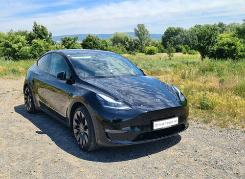 Zažite jazdu na prvej Tesle Model Y Performance na Slovensku.