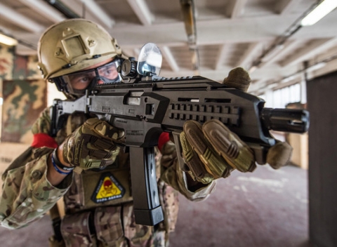 Petržalská Airsoft Paintball Arena pre 1 osobu. Scenáre dennej aj nočnej hry.