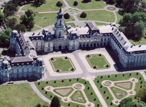 Relaxujte v Keszthely pri Balatone s ubytovaním v Zamor10 Apartment’s & Wellness.