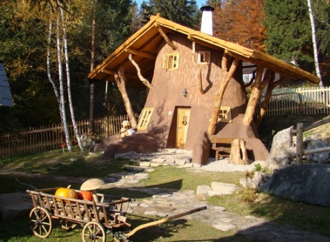 Pobyt v jedinečnej rozprávkovej dedinke Podlesíčko pre 2 dospelých + 2 deti do 12 r. zdarma.