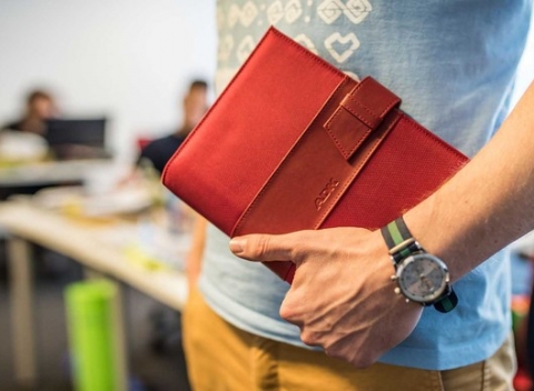 Plánovacie ADK diáre 2018 s vymeniteľnými hárkami. Na výber 3 formáty a rôzne farby.