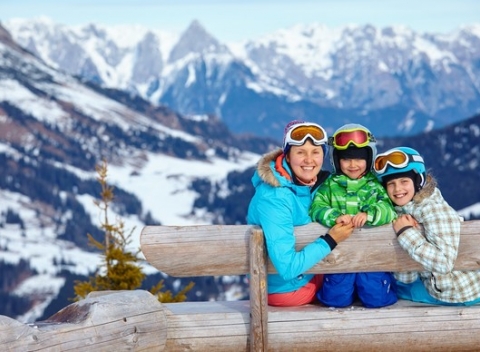 Z rakúskeho Stuhlecku na lyžiach až k apartmánom Hirschenhof s ubytovaním pre 2 a 1 dieťa do 6 r.