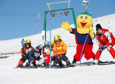 Rakúsko pre rodiny v KinderHoteli Schneekönig **** s wellness a polpenziou.