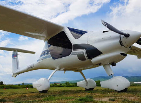 Nezabudnuteľný zážitok s možnosťou pilotovania neďaleko Bratislavy na novom modernom lietadle s dokonalým výhľadom.