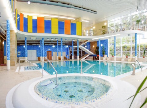 Konstantinovy Lázně: Kúpeľné domy Mánes, Palacký a Purkyně s wellness a procedúrami + polpenzia.