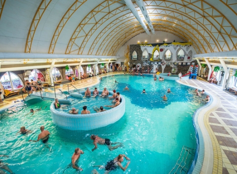 Celodenný vstup do obľúbených kúpeľov THERMAL CORVINUS vo Veľkom Mederi.