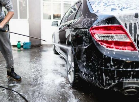 Aj vaše auto si zaslúži welllness. Kompletné umytie interiéru a exteriéru vášho auta.