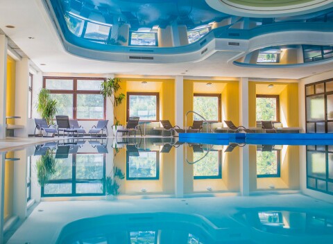 Viedenské Alpy: Zima len 550 m od ski areálu v Sporthoteli am Semmering *** s wellness, polpenziou a vínom.