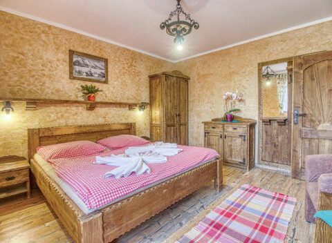 JAR 2023: Rodinný goralský penzión Ždiaranka s výhľadom na Tatry z vírivky.