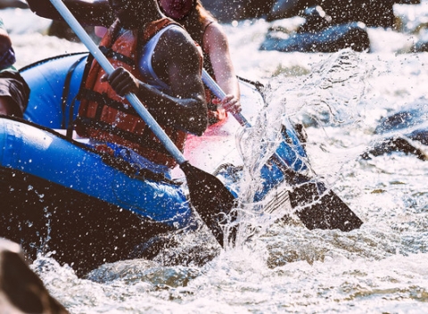 Víkendový rafting na Soči v Slovinsku s výstrojom a skúseným inštruktorom.
