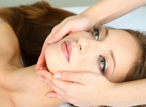 Hĺbkové čistenie a regenerácia pleti, vďaka ktorej zažiarite. Na výber zo 4 ošetrení.