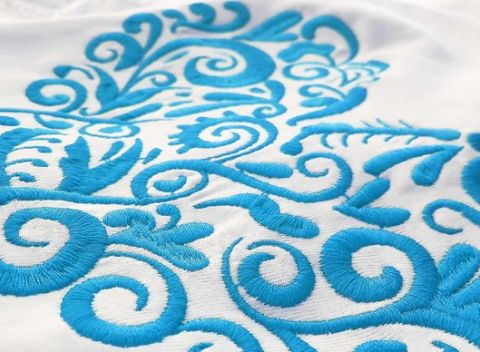 Vyšívané tričká, uteráky či ruksaky – kúsok folklóru, ktorý vám nesmie chýbať.