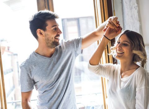 Plesová príprava alebo spoločenské tance dospelí začiatočníci. Tanečné lekcie podľa výberu v UNI.