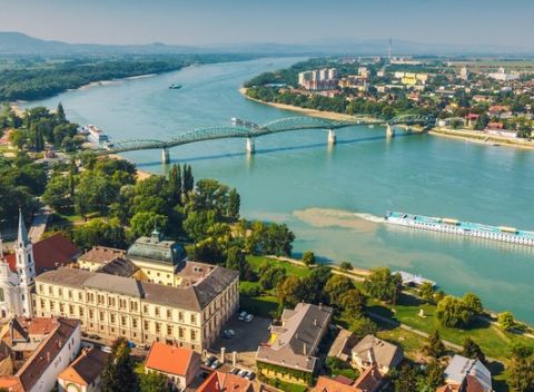 Relax na juhu Slovenska v penzióne Elite so vstupom do bazénu v areáli kúpeľov Vadaš Štúrovo.