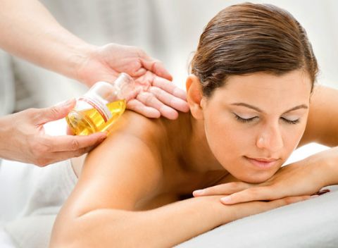 Vianočné balíčky masáží v Akadémii dôstojnej staroby a na záver šálka voňavého bylinkového čajíku.