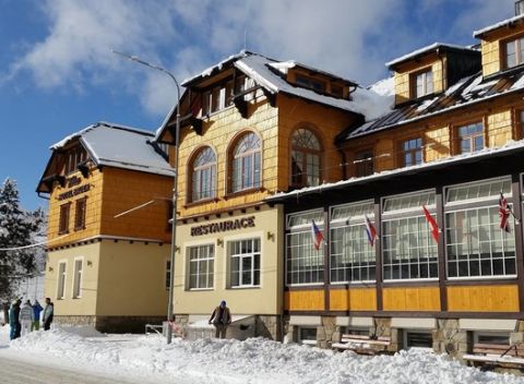 Víkend v českých Beskydách pri lyžiarskej zjazdovke, s polpenziou, wellness a programom pre deti.