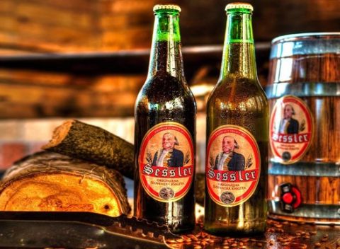 Kurz varenia piva v pivovare Sessler, z ktorého si odnesiete domov 20 fliaš vlastného piva.