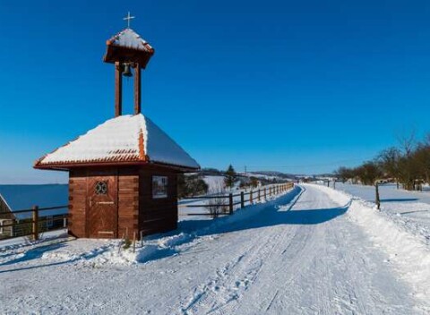 Dovolenka v bungalovoch rekreačného strediska Královec v srdci Valašských Klobúkov s polpenziou.